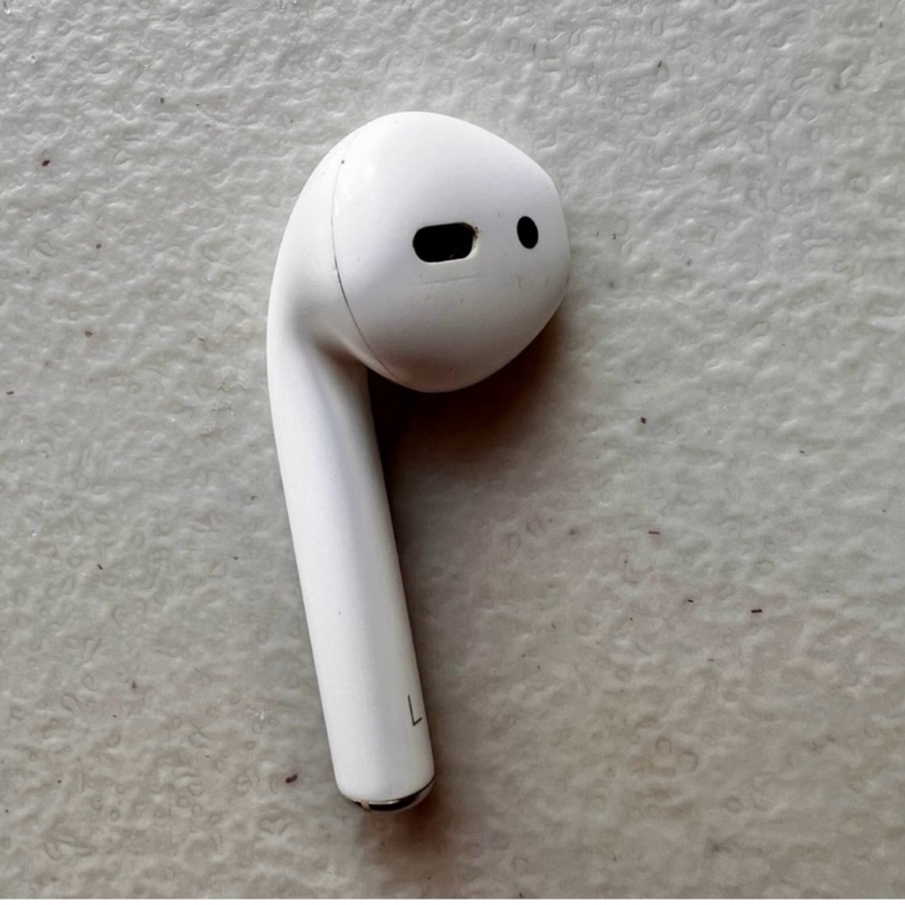 Left Ear Apple AirPods 2nd Generation - Picture 2 of 3